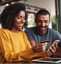 Couple avec le sourire